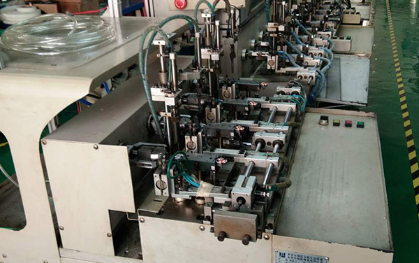 先進設備1：520-搖線機